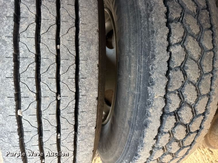 image for item DO7660 2007 Chevrolet C8500 dump truck