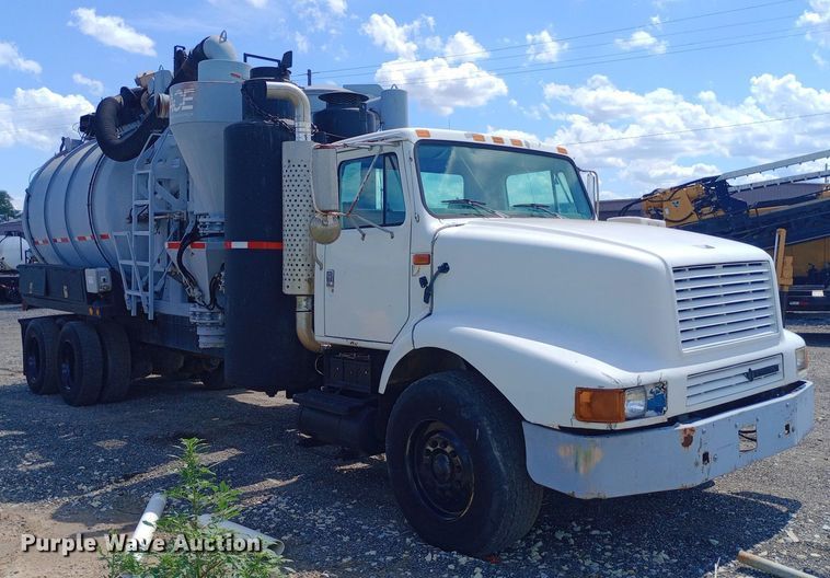 image for item DP1209 2001 International 2674 vacuum truck