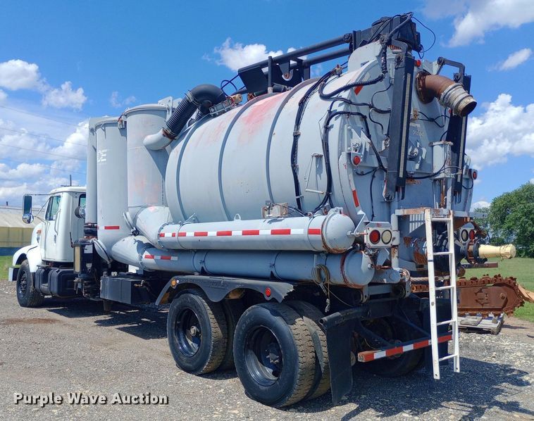 image for item DP1209 2001 International 2674 vacuum truck