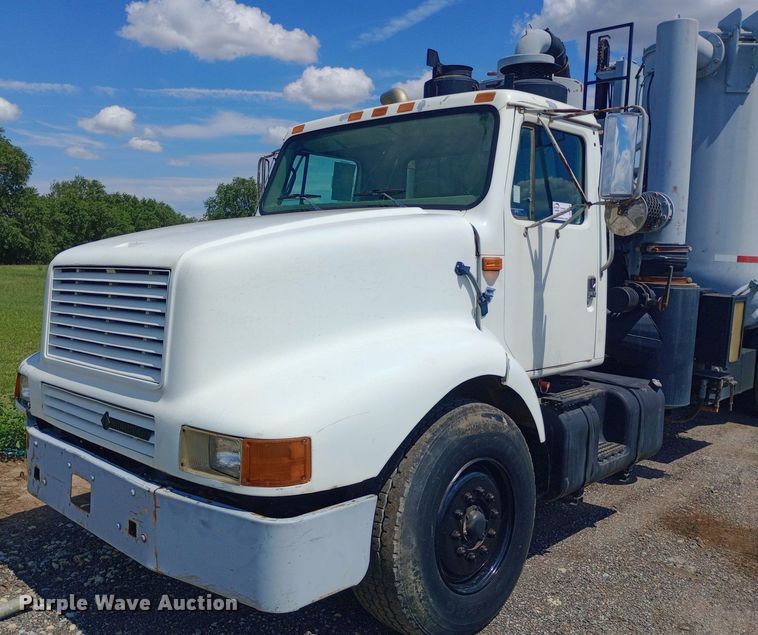 image for item DP1209 2001 International 2674 vacuum truck
