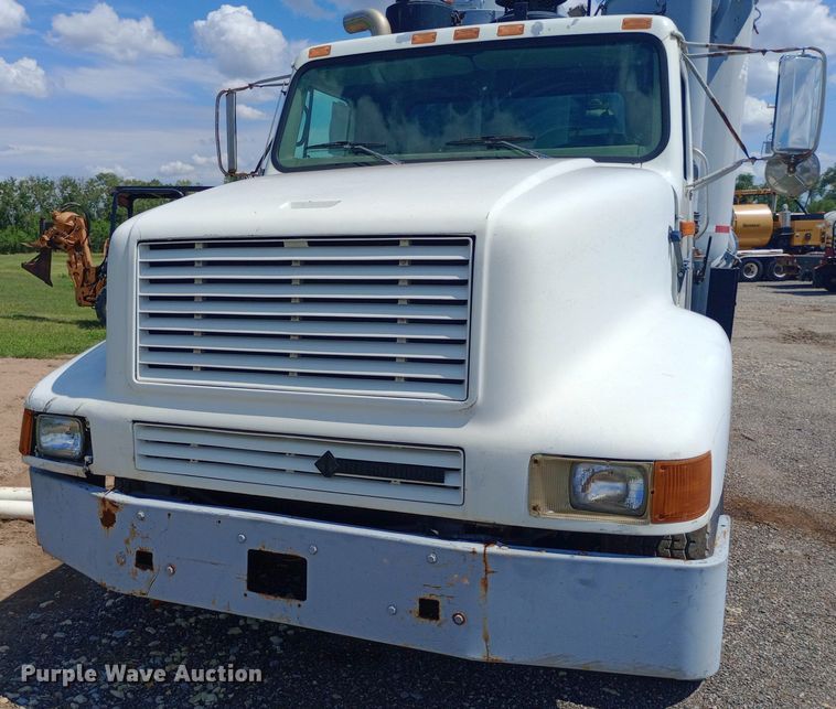 image for item DP1209 2001 International 2674 vacuum truck