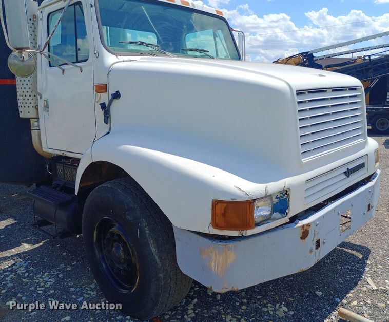image for item DP1209 2001 International 2674 vacuum truck