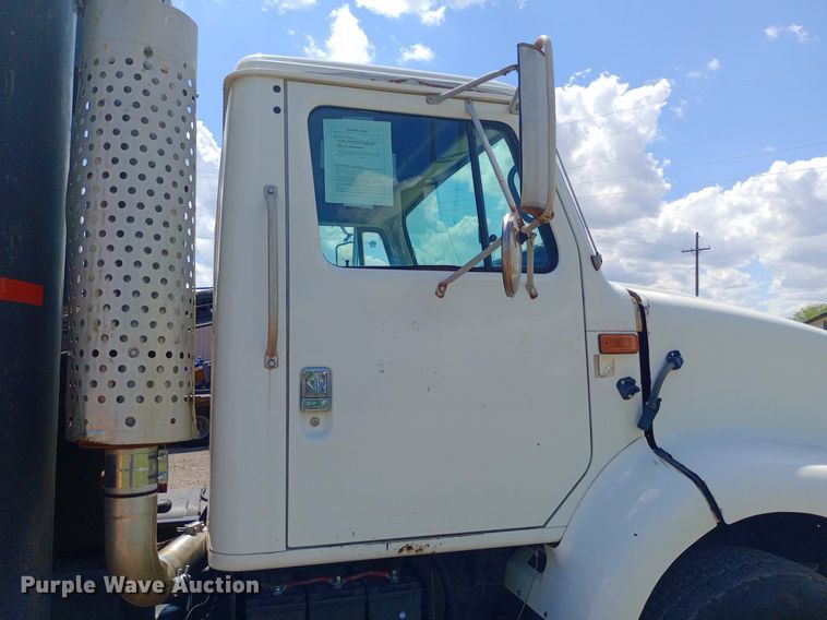 image for item DP1209 2001 International 2674 vacuum truck