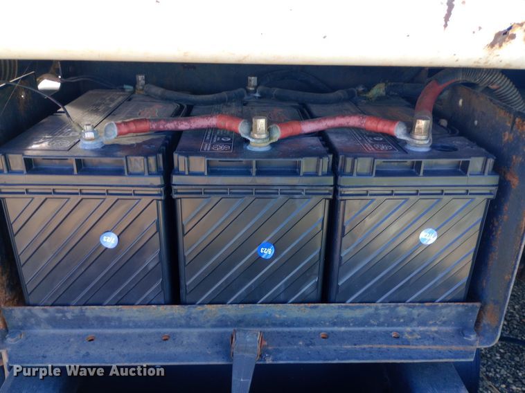 image for item DP1209 2001 International 2674 vacuum truck