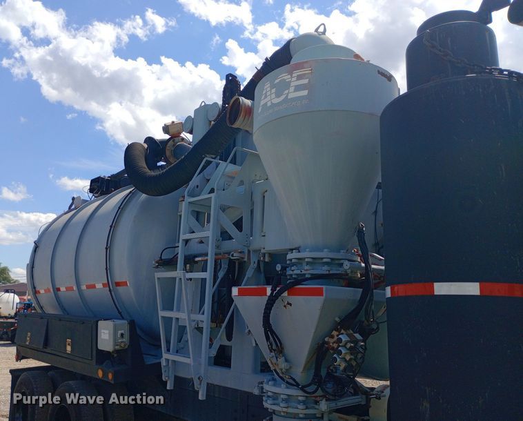 image for item DP1209 2001 International 2674 vacuum truck