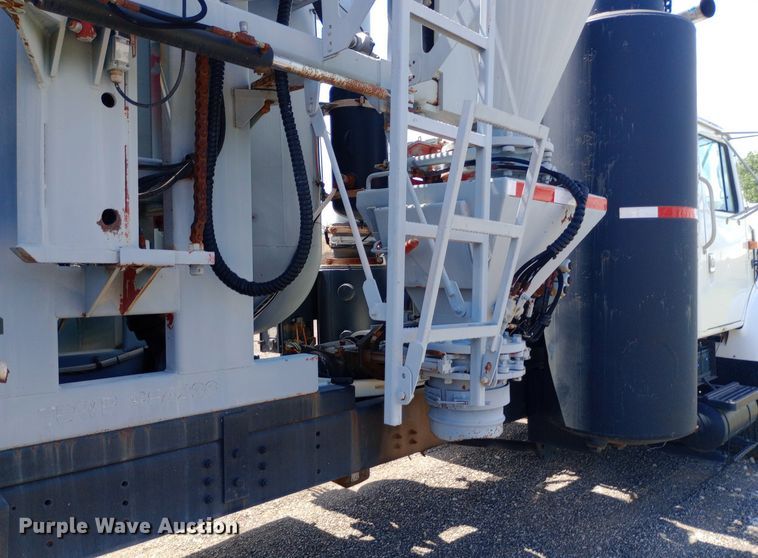 image for item DP1209 2001 International 2674 vacuum truck