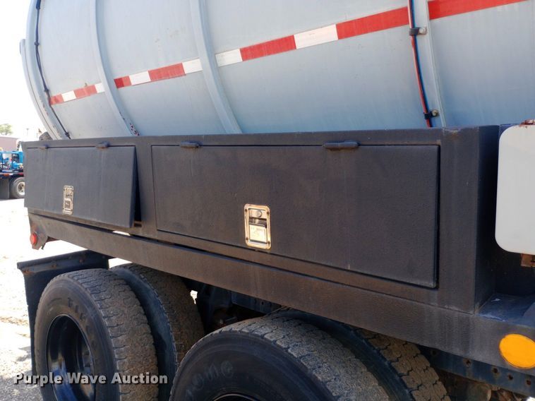 image for item DP1209 2001 International 2674 vacuum truck