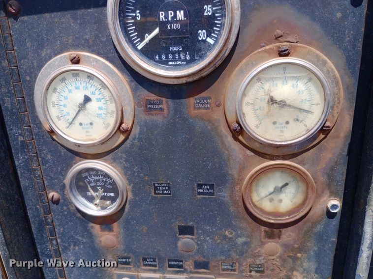 image for item DP1209 2001 International 2674 vacuum truck