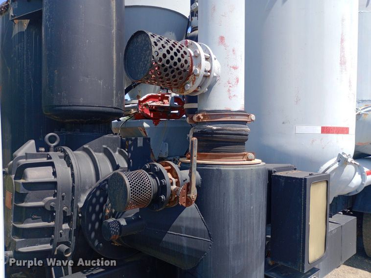 image for item DP1209 2001 International 2674 vacuum truck