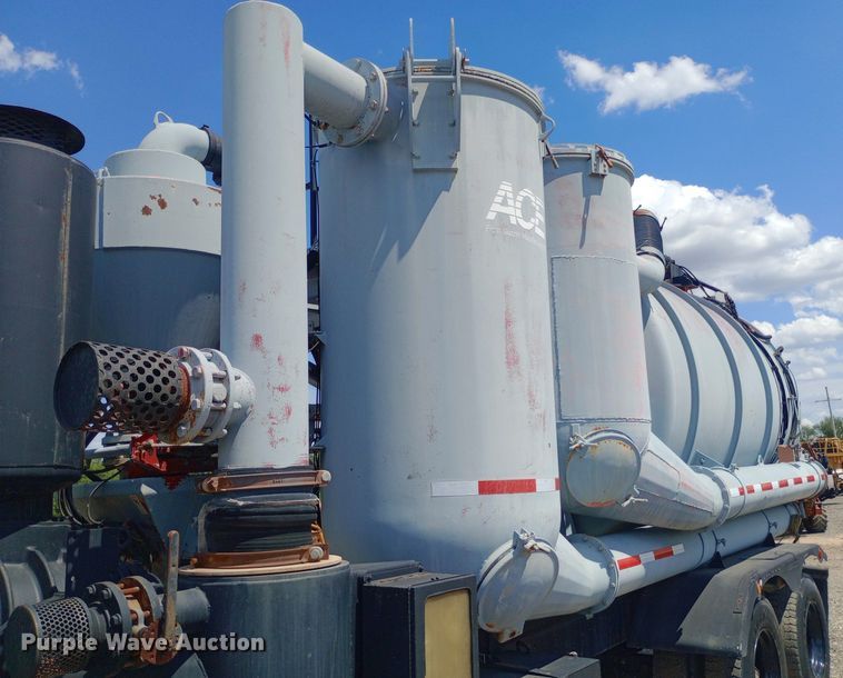 image for item DP1209 2001 International 2674 vacuum truck