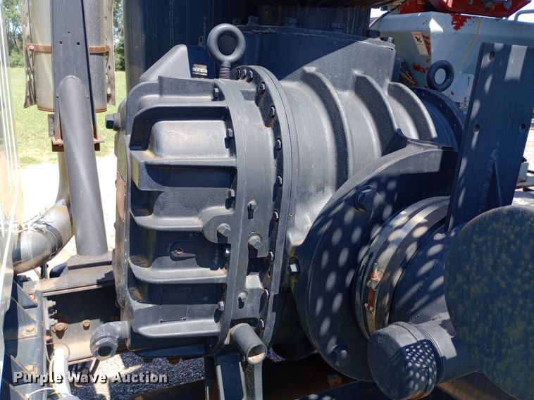 image for item DP1209 2001 International 2674 vacuum truck