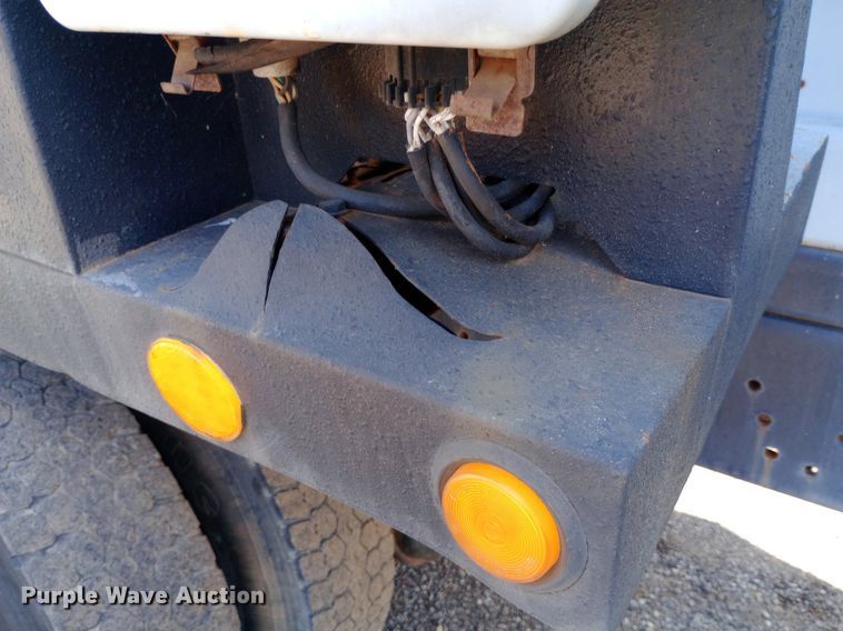 image for item DP1209 2001 International 2674 vacuum truck