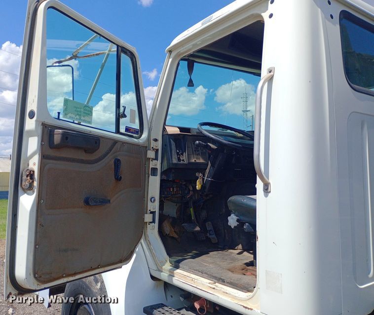 image for item DP1209 2001 International 2674 vacuum truck