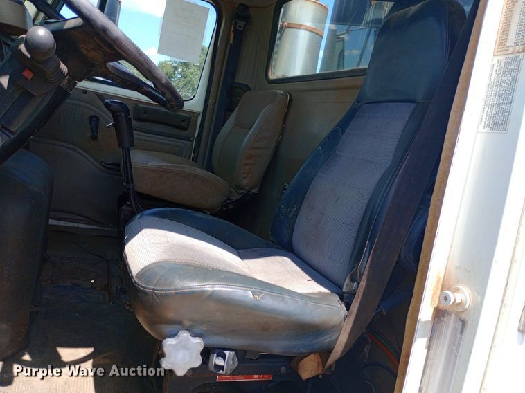 image for item DP1209 2001 International 2674 vacuum truck