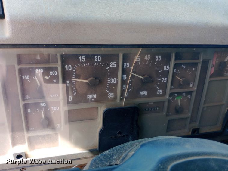 image for item DP1209 2001 International 2674 vacuum truck