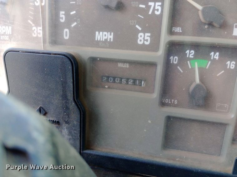 image for item DP1209 2001 International 2674 vacuum truck