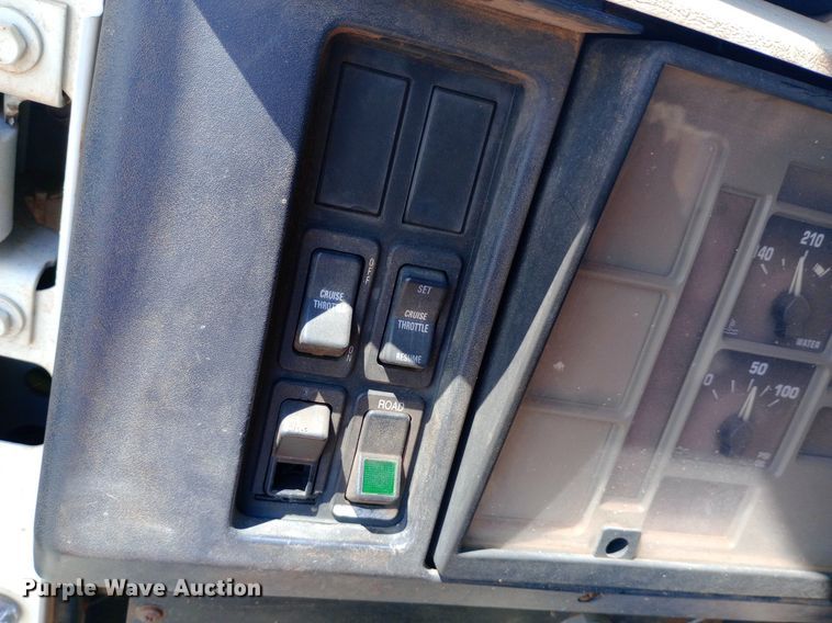 image for item DP1209 2001 International 2674 vacuum truck