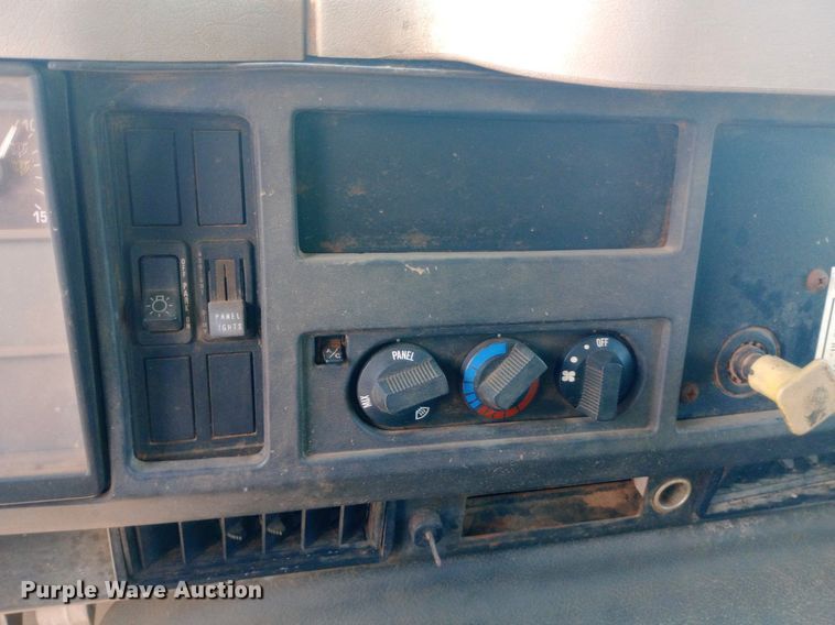 image for item DP1209 2001 International 2674 vacuum truck