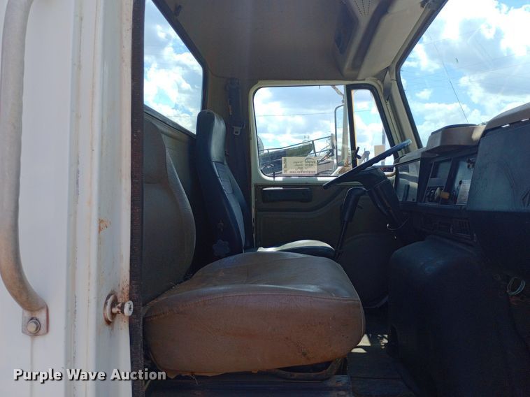 image for item DP1209 2001 International 2674 vacuum truck