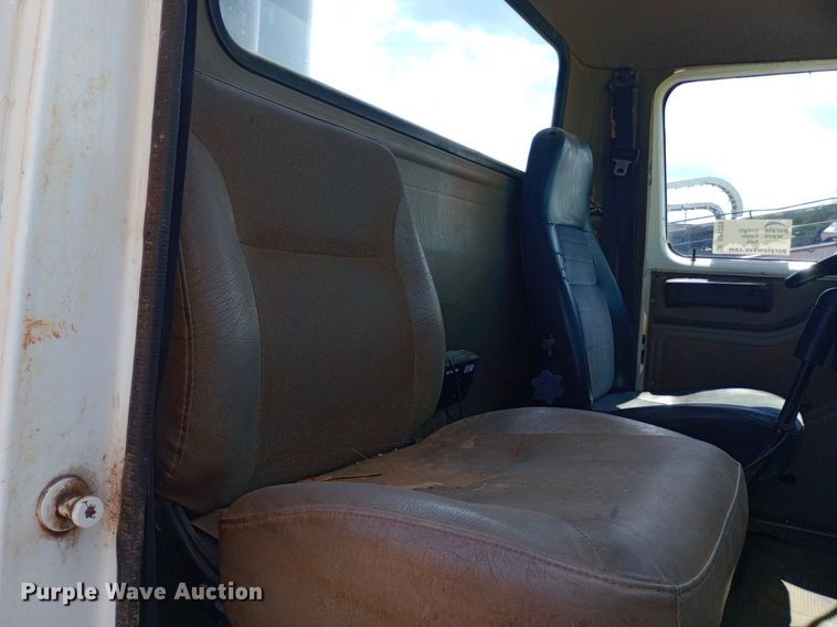 image for item DP1209 2001 International 2674 vacuum truck