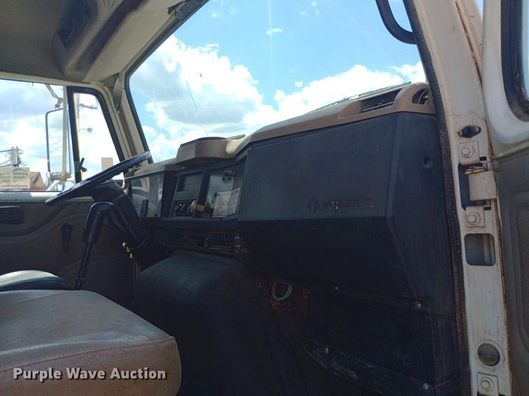 image for item DP1209 2001 International 2674 vacuum truck