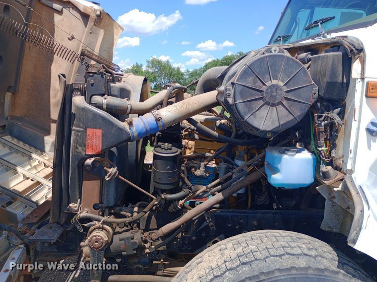 image for item DP1209 2001 International 2674 vacuum truck