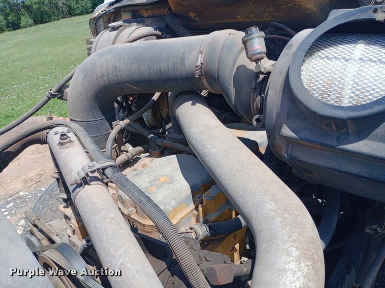 image for item DP1209 2001 International 2674 vacuum truck