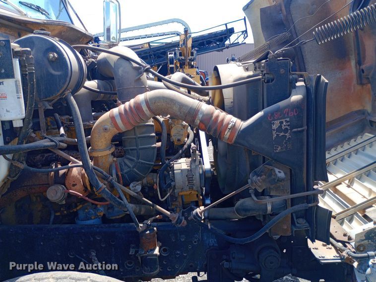 image for item DP1209 2001 International 2674 vacuum truck