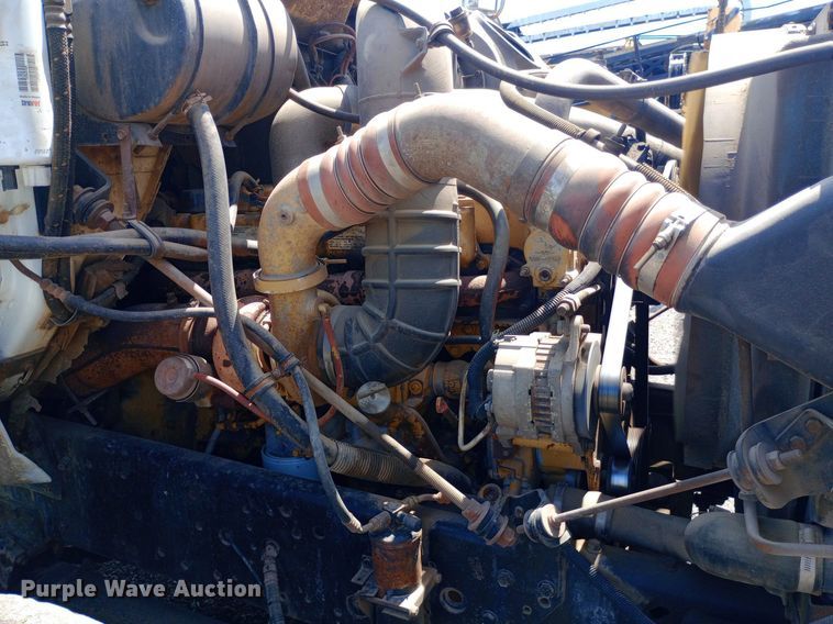 image for item DP1209 2001 International 2674 vacuum truck