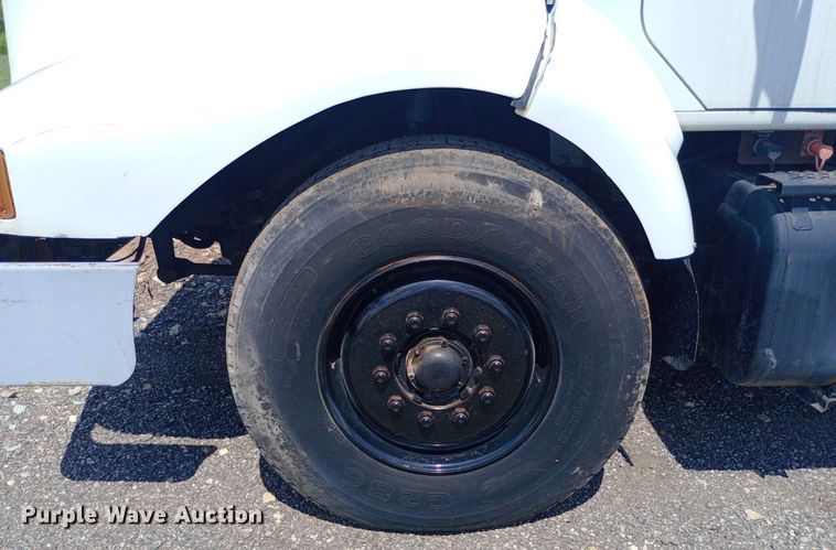 image for item DP1209 2001 International 2674 vacuum truck