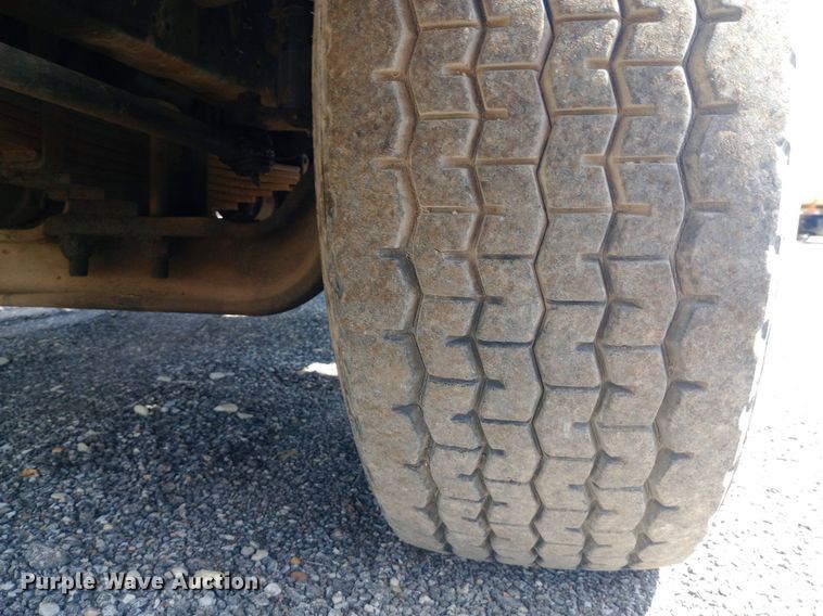 image for item DP1209 2001 International 2674 vacuum truck