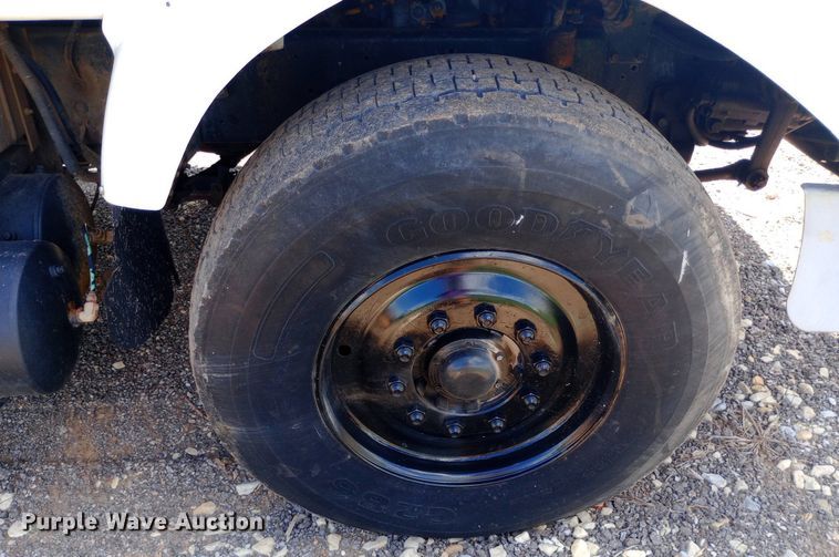 image for item DP1209 2001 International 2674 vacuum truck