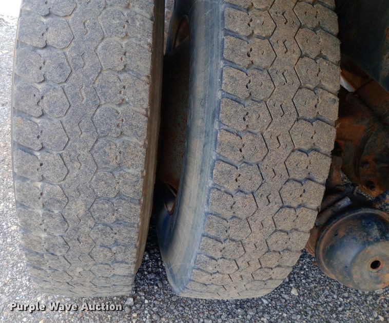 image for item DP1209 2001 International 2674 vacuum truck