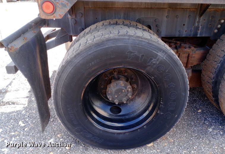 image for item DP1209 2001 International 2674 vacuum truck