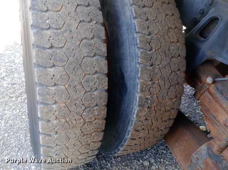 image for item DP1209 2001 International 2674 vacuum truck