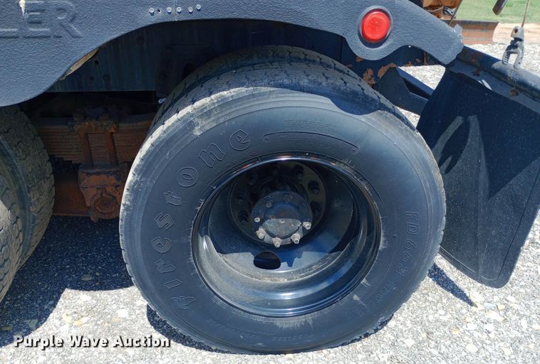 image for item DP1209 2001 International 2674 vacuum truck