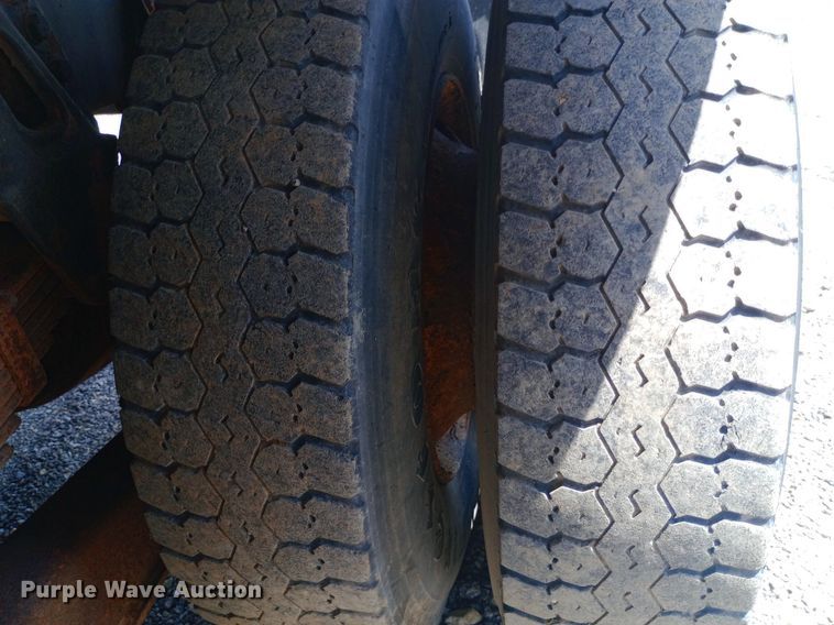 image for item DP1209 2001 International 2674 vacuum truck