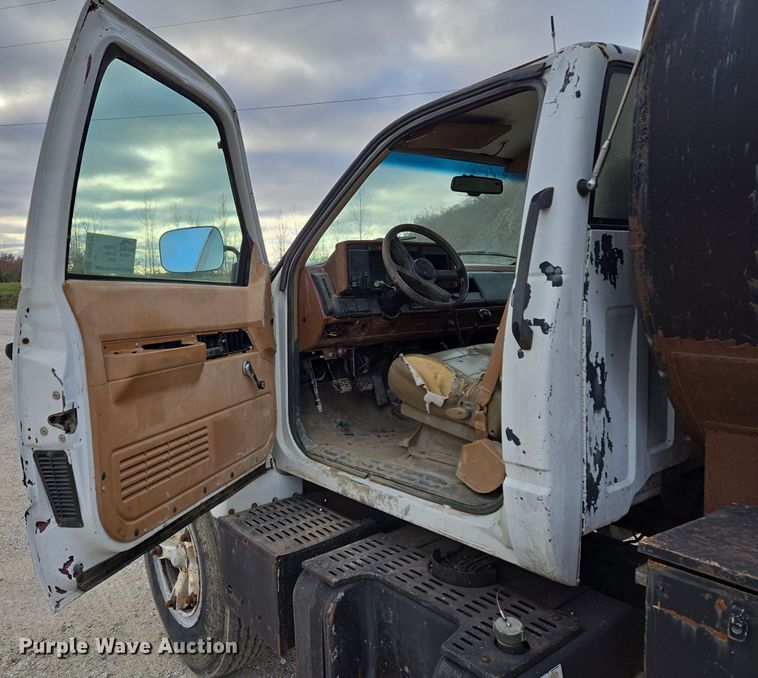 image for item DP6721 1991 Chevrolet  C7 tank truck