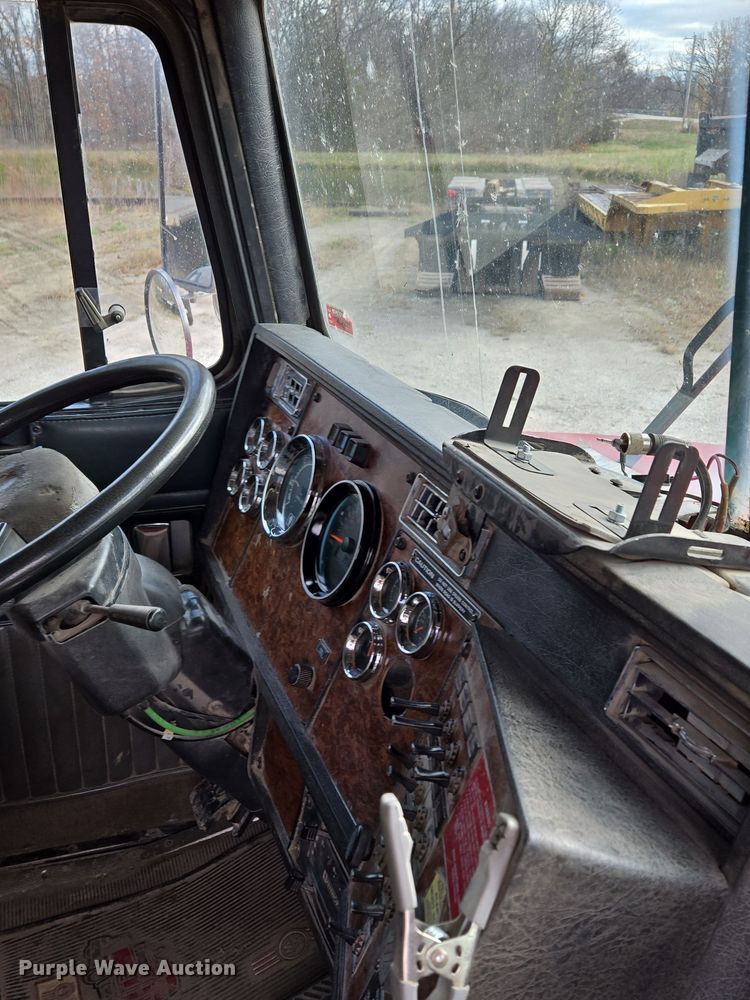 image for item DP6726 1999 Kenworth  T800 dump truck