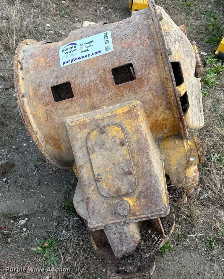 image for item DP6743 Caterpillar crawler winch