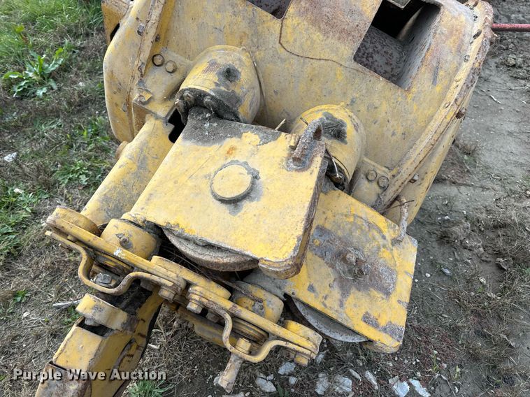 image for item DP6743 Caterpillar crawler winch