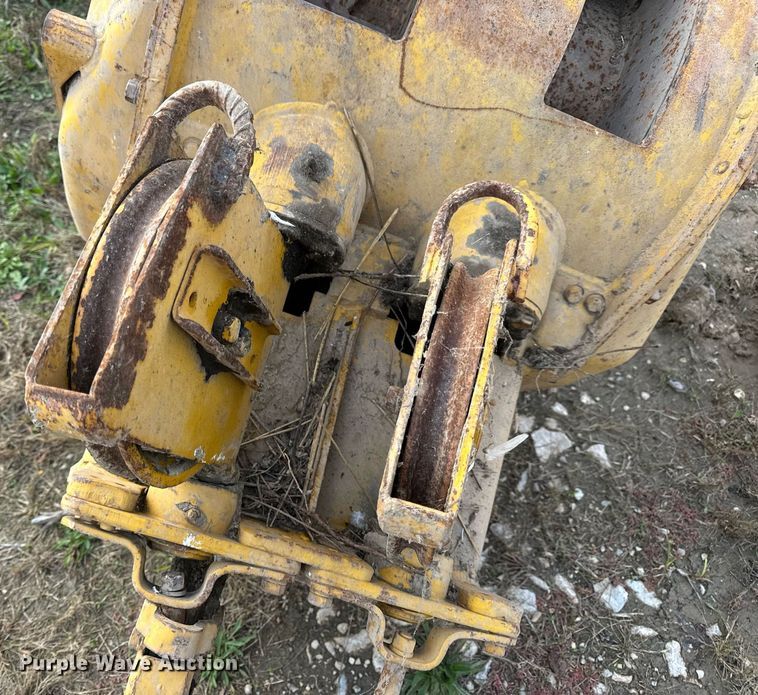 image for item DP6743 Caterpillar crawler winch