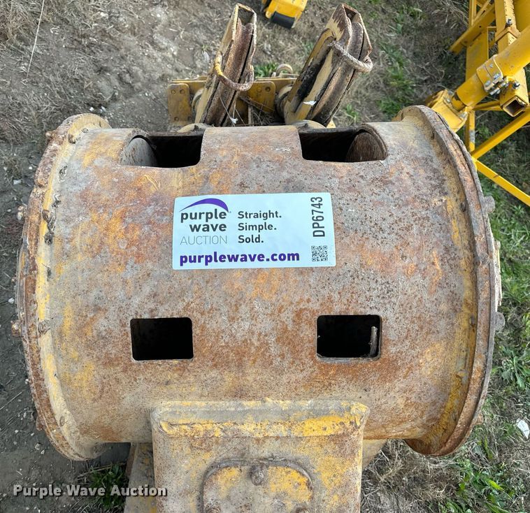 image for item DP6743 Caterpillar crawler winch
