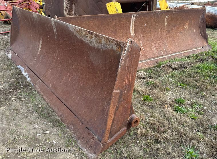 image for item DP6747 (2) Caterpillar dozer blades