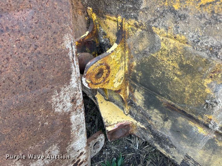 image for item DP6747 (2) Caterpillar dozer blades