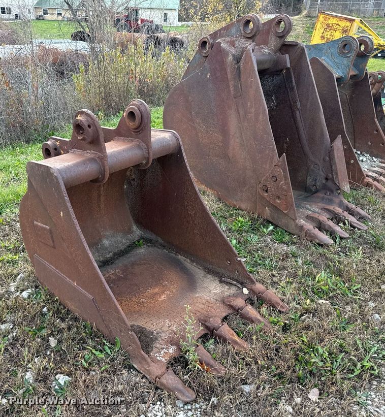 image for item DP6763 (2) excavator buckets