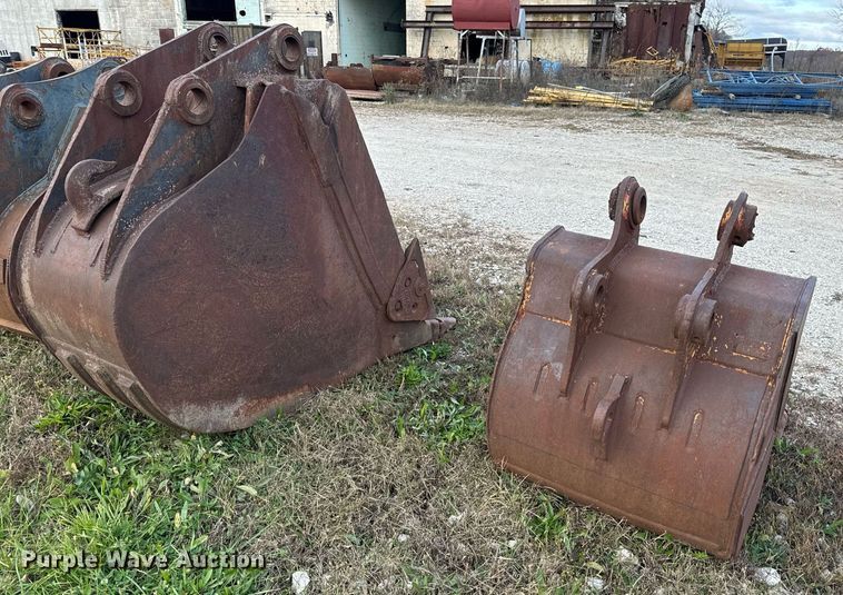 image for item DP6763 (2) excavator buckets