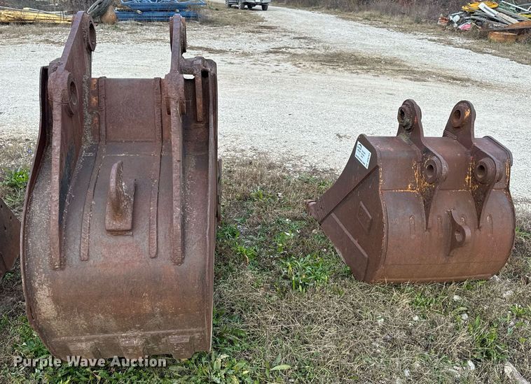 image for item DP6763 (2) excavator buckets