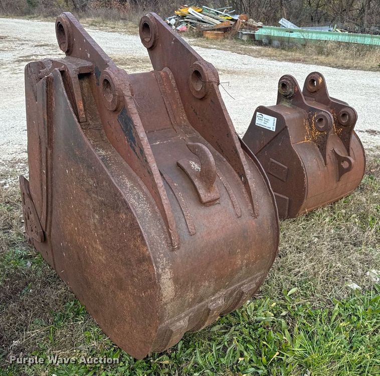 image for item DP6763 (2) excavator buckets