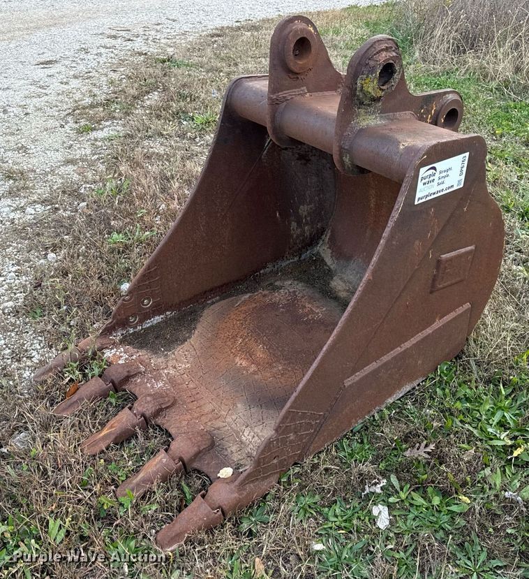 image for item DP6763 (2) excavator buckets